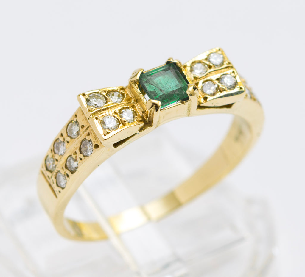 18ct Yellow Gold Ring With Natural Emerald & Multi Diamond Setting Y2K Jewellery (A2026)