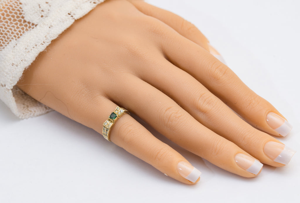 18ct Yellow Gold Ring With Natural Emerald & Multi Diamond Setting Y2K Jewellery (A2026)