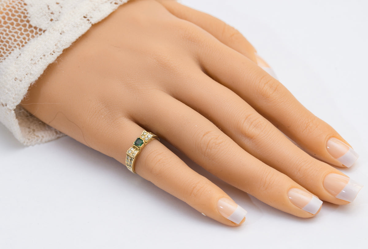 18ct Yellow Gold Ring With Natural Emerald & Multi Diamond Setting Y2K Jewellery (A2026)