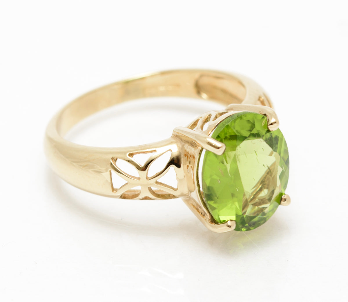 9ct Yellow Gold Solitaire Ring With Natural 3.25 Carat Peridot Gemstone Size N (A2081)