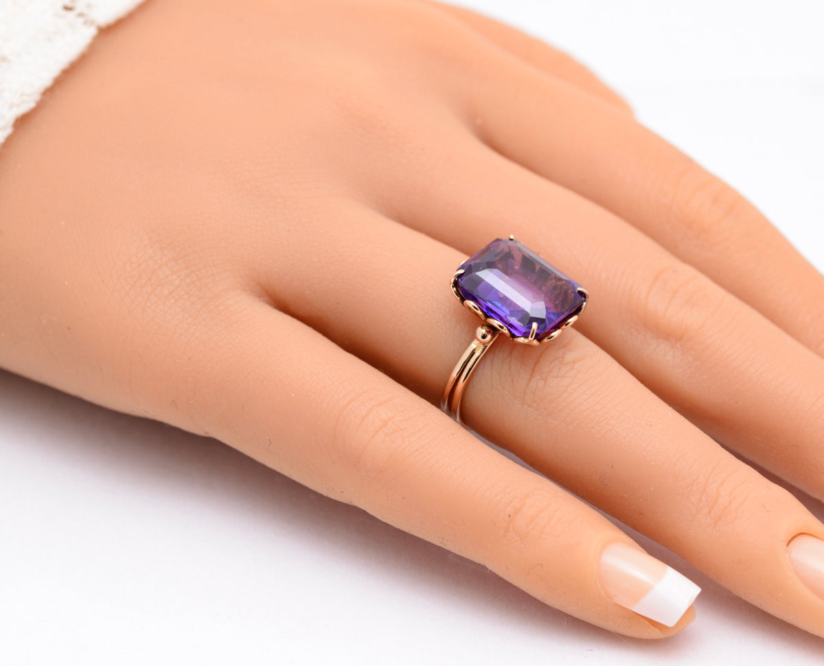 Vintage 9ct Yellow Gold & Large Purple Lab-Created Sapphire Ring UK Size K1/2 (A2092)