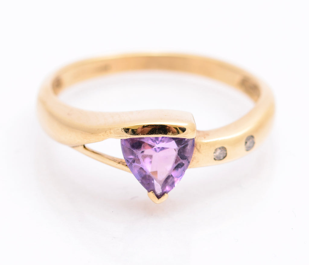 Vintage 9ct Yellow Gold Ring With Trilliant Cut Amethyst & Natural Diamonds UK Size O1/2 (A2093)