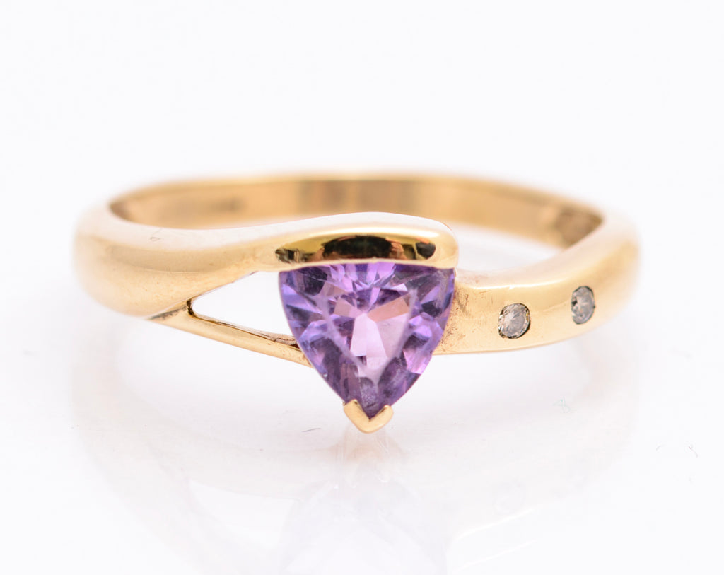 Vintage 9ct Yellow Gold Ring With Trilliant Cut Amethyst & Natural Diamonds UK Size O1/2 (A2093)