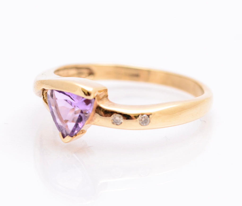 Vintage 9ct Yellow Gold Ring With Trilliant Cut Amethyst & Natural Diamonds UK Size O1/2 (A2093)