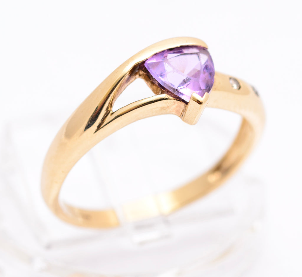 Vintage 9ct Yellow Gold Ring With Trilliant Cut Amethyst & Natural Diamonds UK Size O1/2 (A2093)