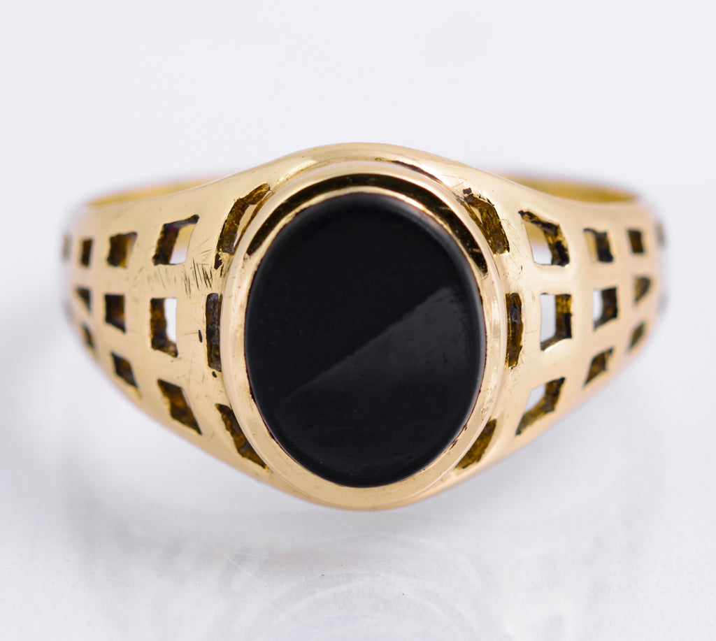 Vintage 9ct Yellow Gold Signet Ring With Black Onyx & Lattice Cut Shoulders (A2134)