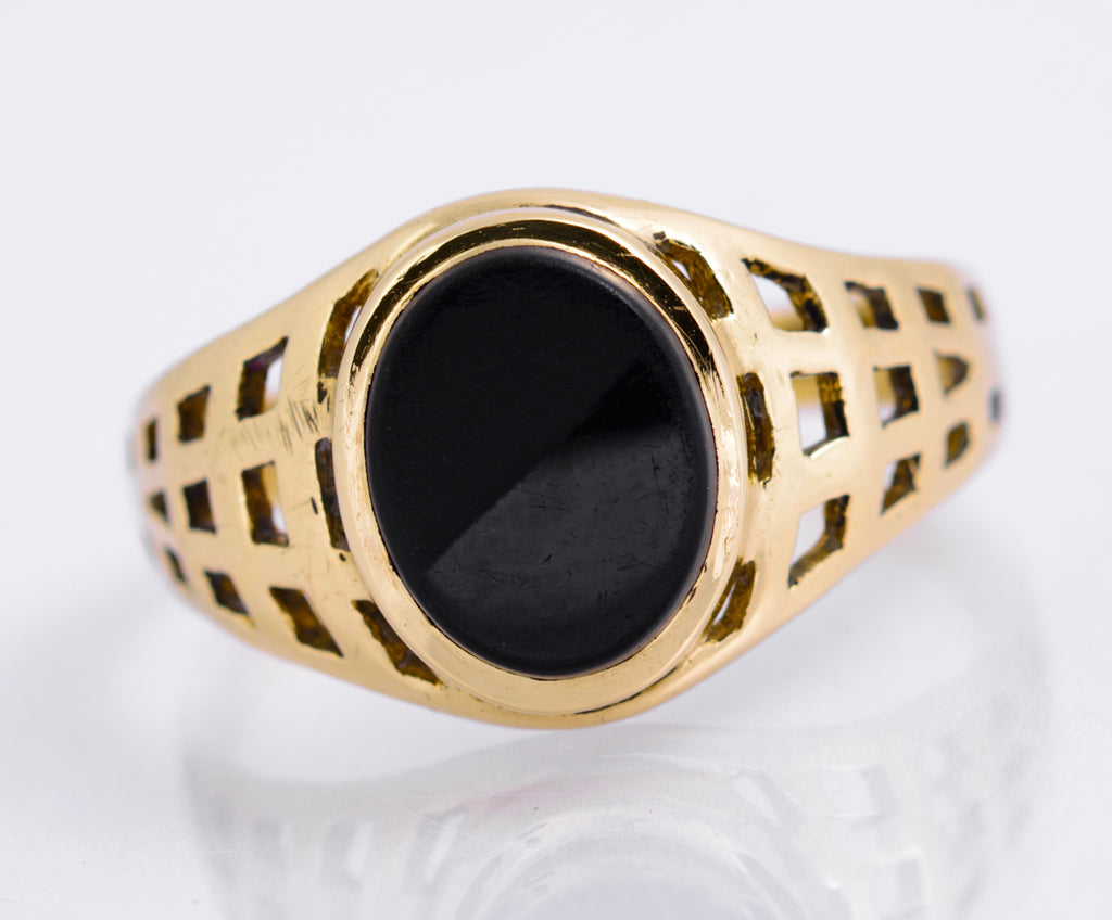 Vintage 9ct Yellow Gold Signet Ring With Black Onyx & Lattice Cut Shoulders (A2134)