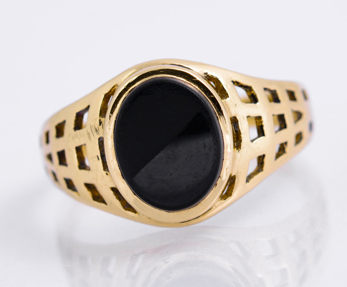Vintage 9ct Yellow Gold Signet Ring With Black Onyx & Lattice Cut Shoulders (A2134)