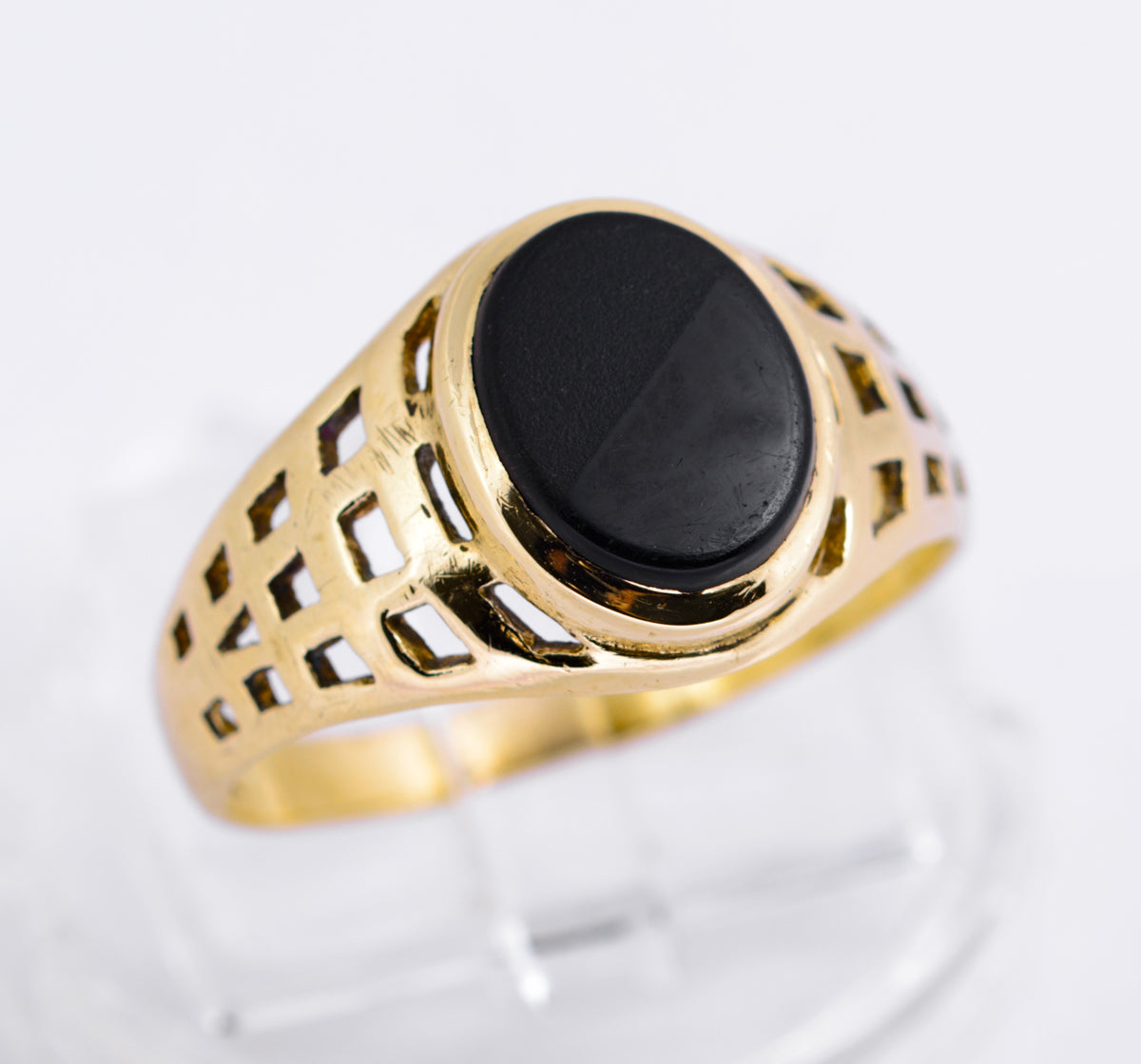 Vintage 9ct Yellow Gold Signet Ring With Black Onyx & Lattice Cut Shoulders (A2134)