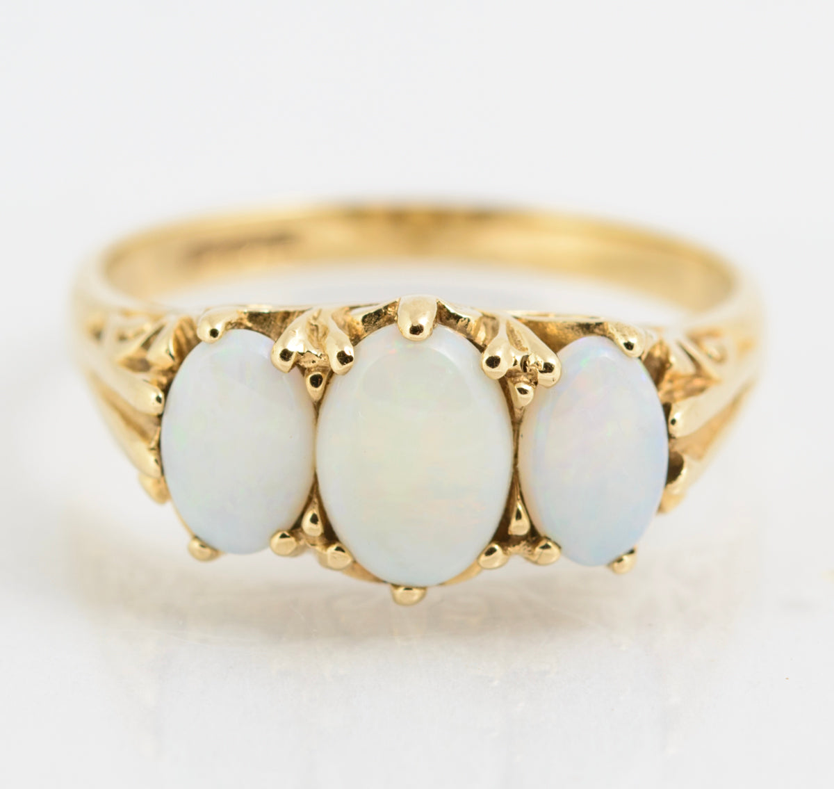 Vintage 9ct Gold & Opal Cabochon Trilogy Ring Victorian Design Hallmarked (A2143)