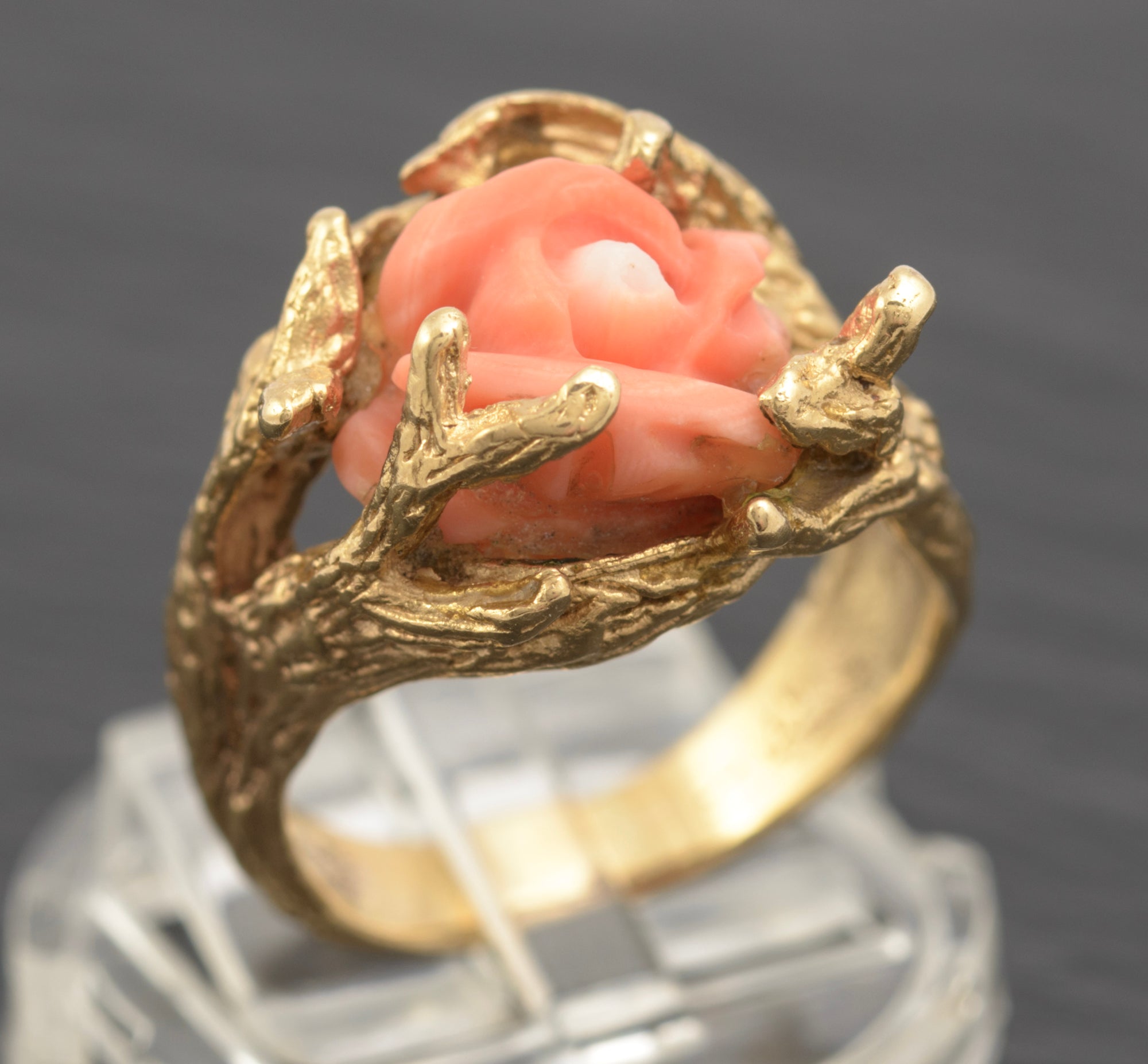 Vintage 14ct Gold Carved Coral Rose Ring - Gold Frond Setting - UK Size O½ - A428