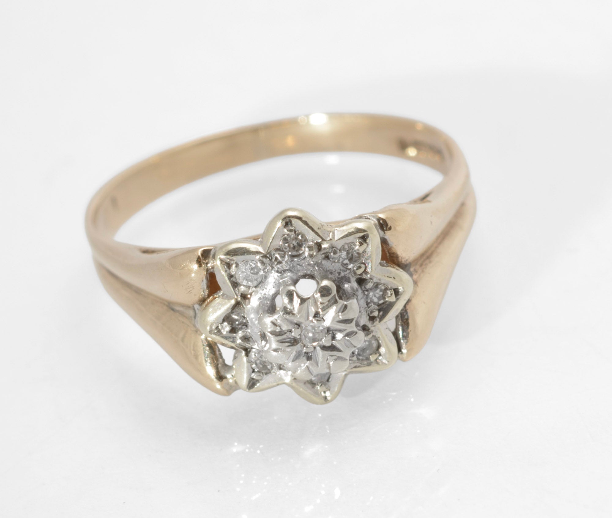 9ct Gold & Diamond Vintage Ladies Ring Flower Set Design UK Size L  (Code A440)