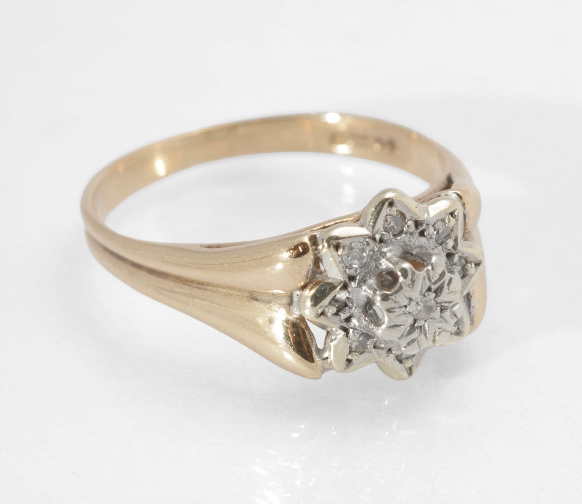 9ct Gold & Diamond Vintage Ladies Ring Flower Set Design UK Size L  (Code A440)