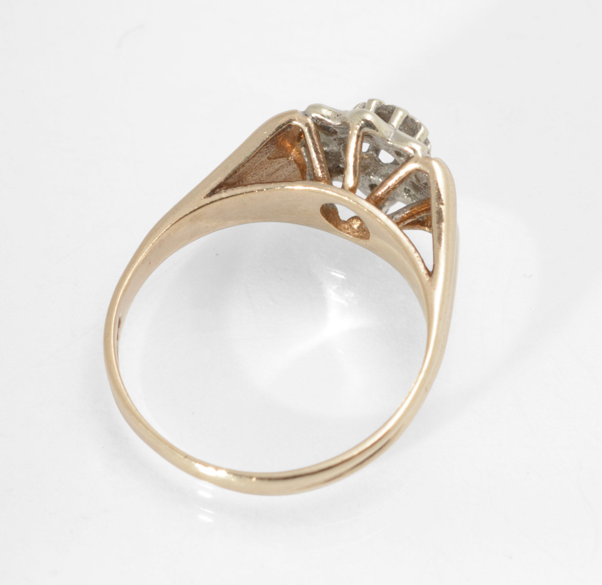 Vintage 9ct Gold Diamond Flower Cluster Ring - Divided Shoulders - Sheffield c.1977 - UK Size L - A440