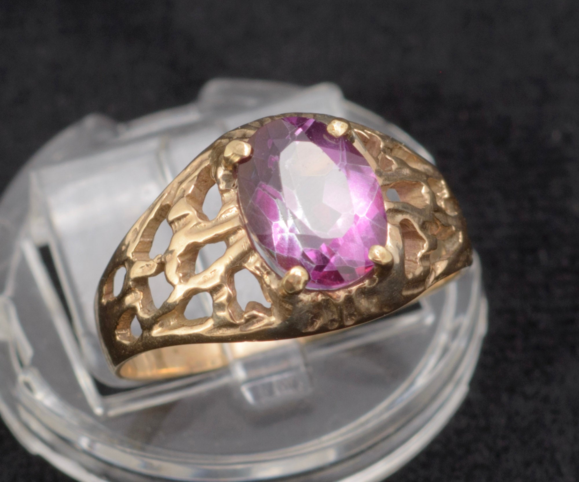Vintage 9ct Gold Purple Topaz Ring - Modernist Open Shoulders - Birmingham 1975 - UK Size P - A466
