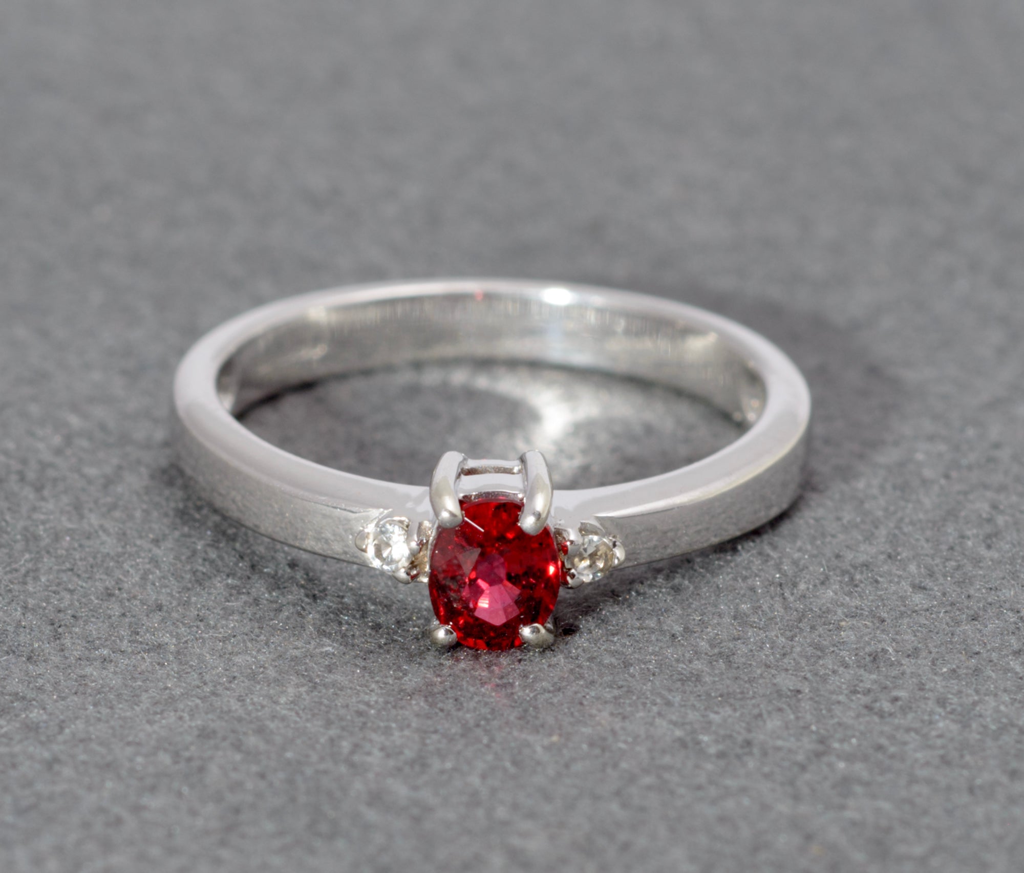 Vintage 9ct White Gold Ruby & Topaz Ring - Hallmarked 2007 - UK Size N - A563