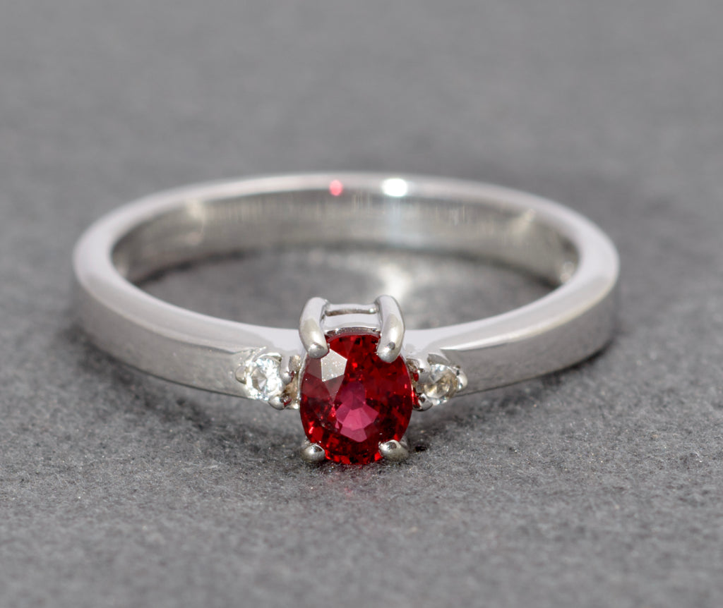 Vintage 9ct White Gold Ruby & Topaz Ring - Hallmarked 2007 - UK Size N - A563