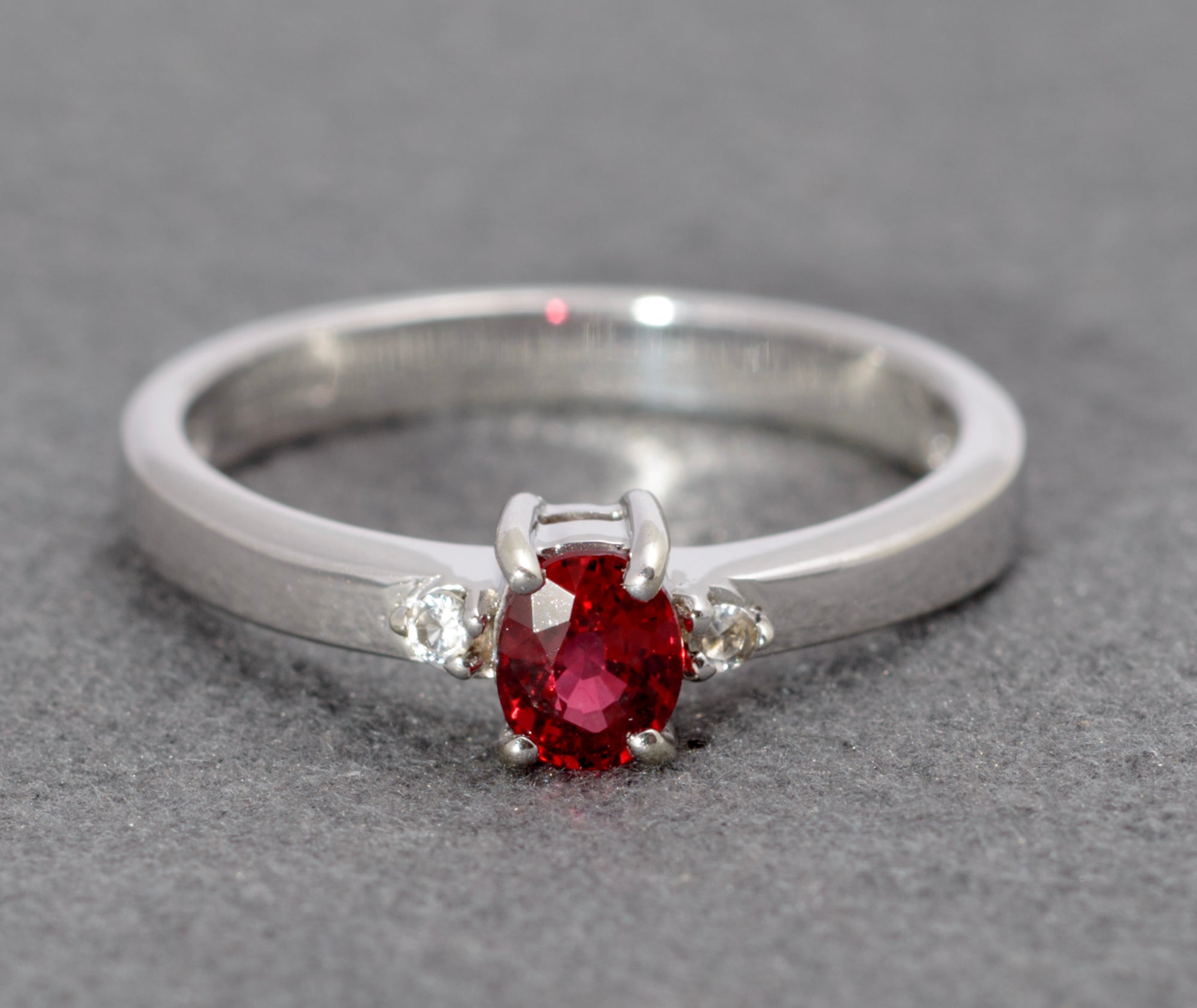 Vintage 9ct White Gold Ruby & Topaz Ring - Hallmarked 2007 - UK Size N - A563