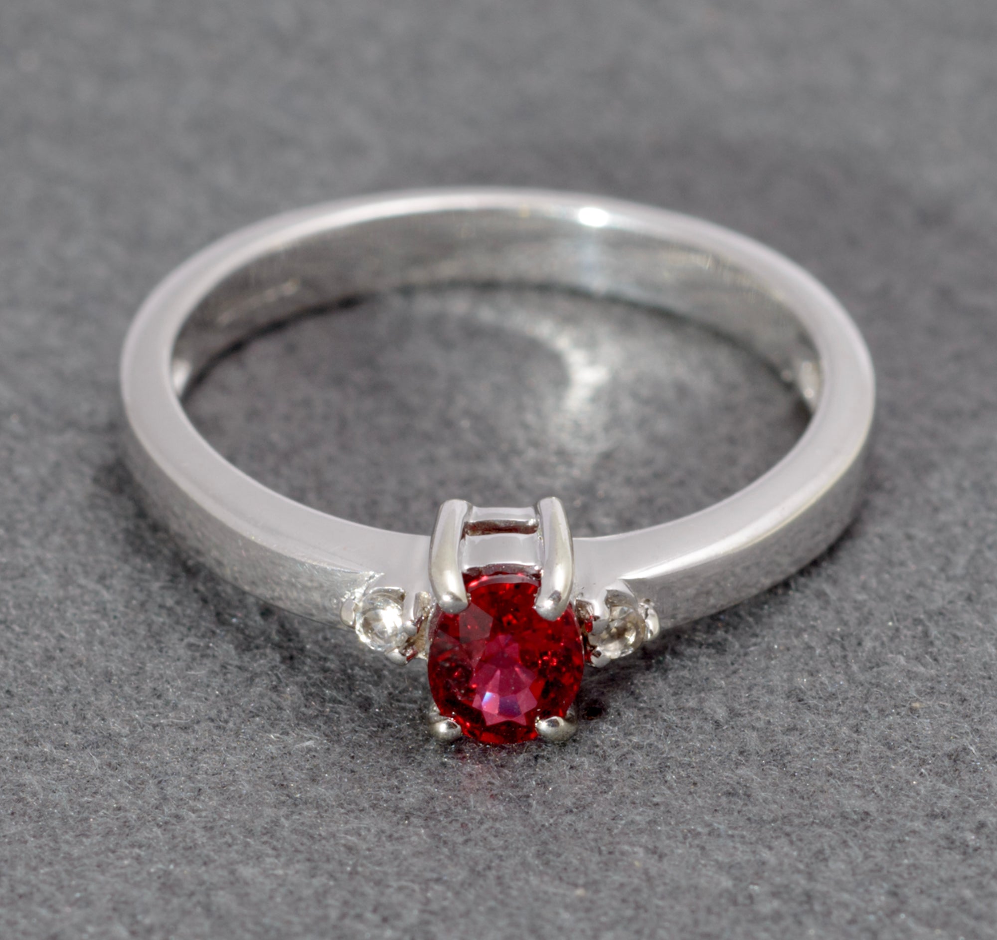Vintage 9ct White Gold Ruby & Topaz Ring - Hallmarked 2007 - UK Size N - A563