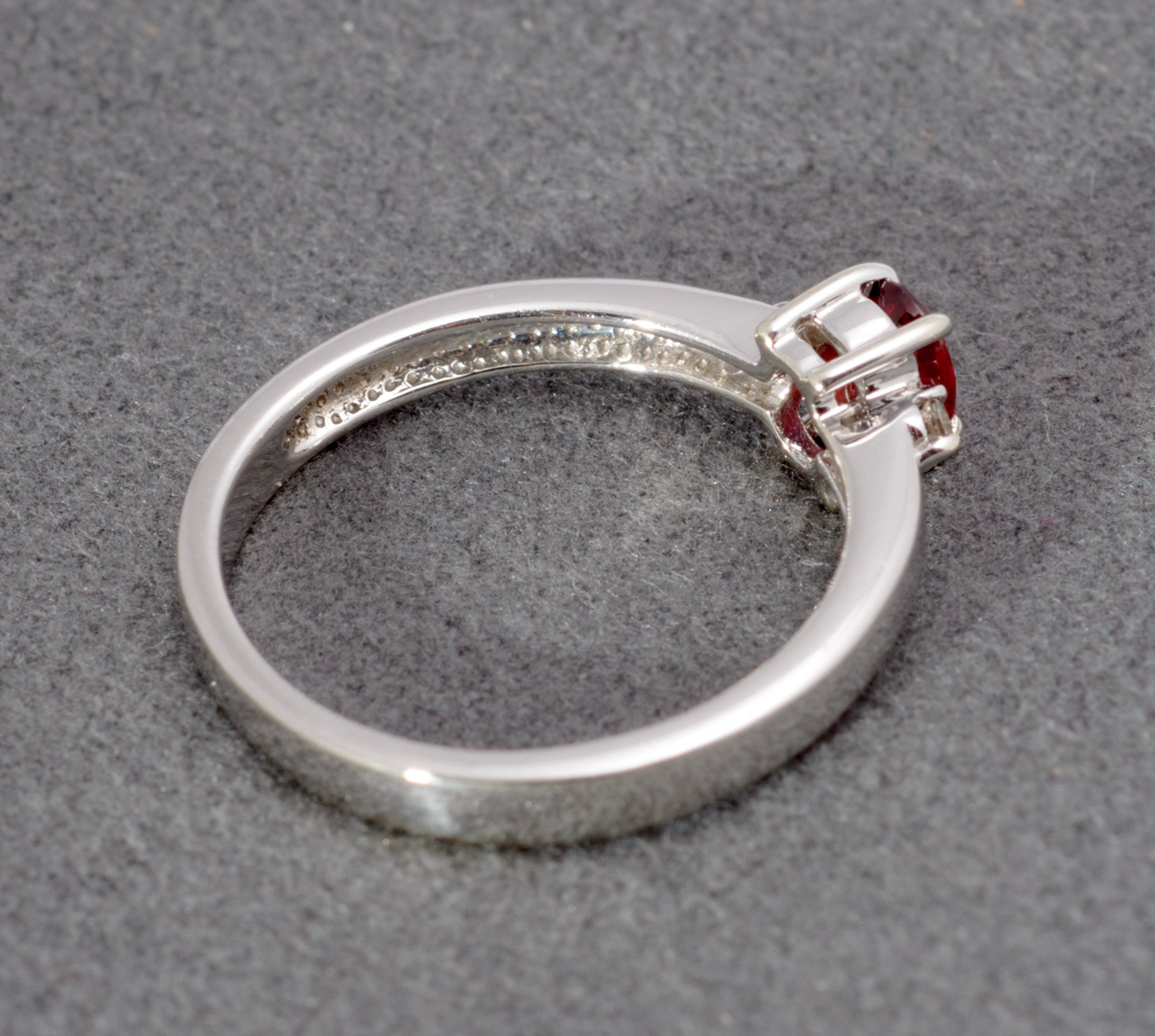 Vintage 9ct White Gold Ruby & Topaz Ring - Hallmarked 2007 - UK Size N - A563