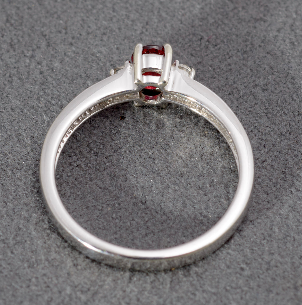 Vintage 9ct White Gold Ruby & Topaz Ring - Hallmarked 2007 - UK Size N - A563
