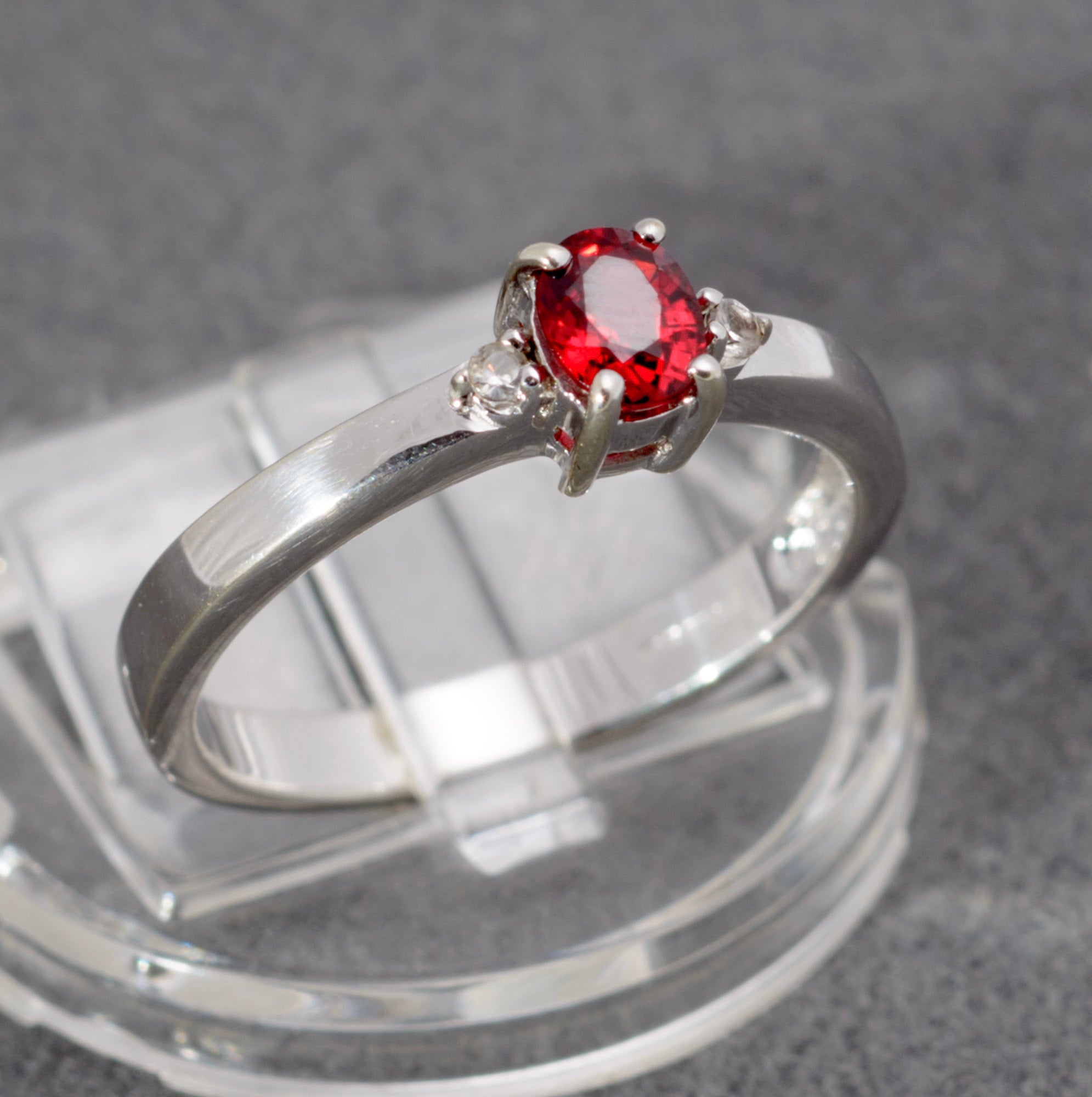Vintage 9ct White Gold Ruby & Topaz Ring - Hallmarked 2007 - UK Size N - A563