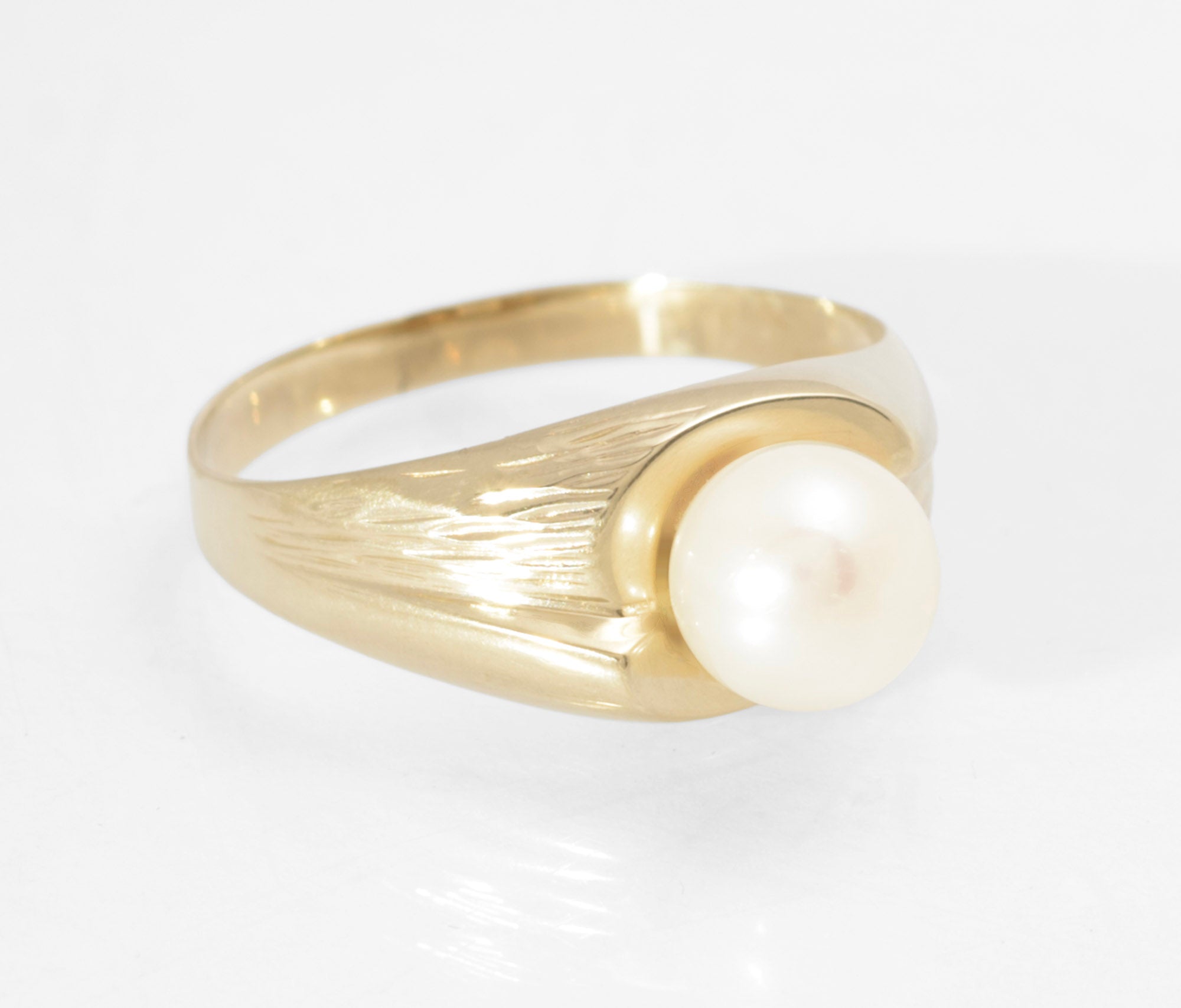 Vintage 9ct Yellow Gold & Cultured Pearl Ring Textured Band Ladies UK Size O  (Code A613)