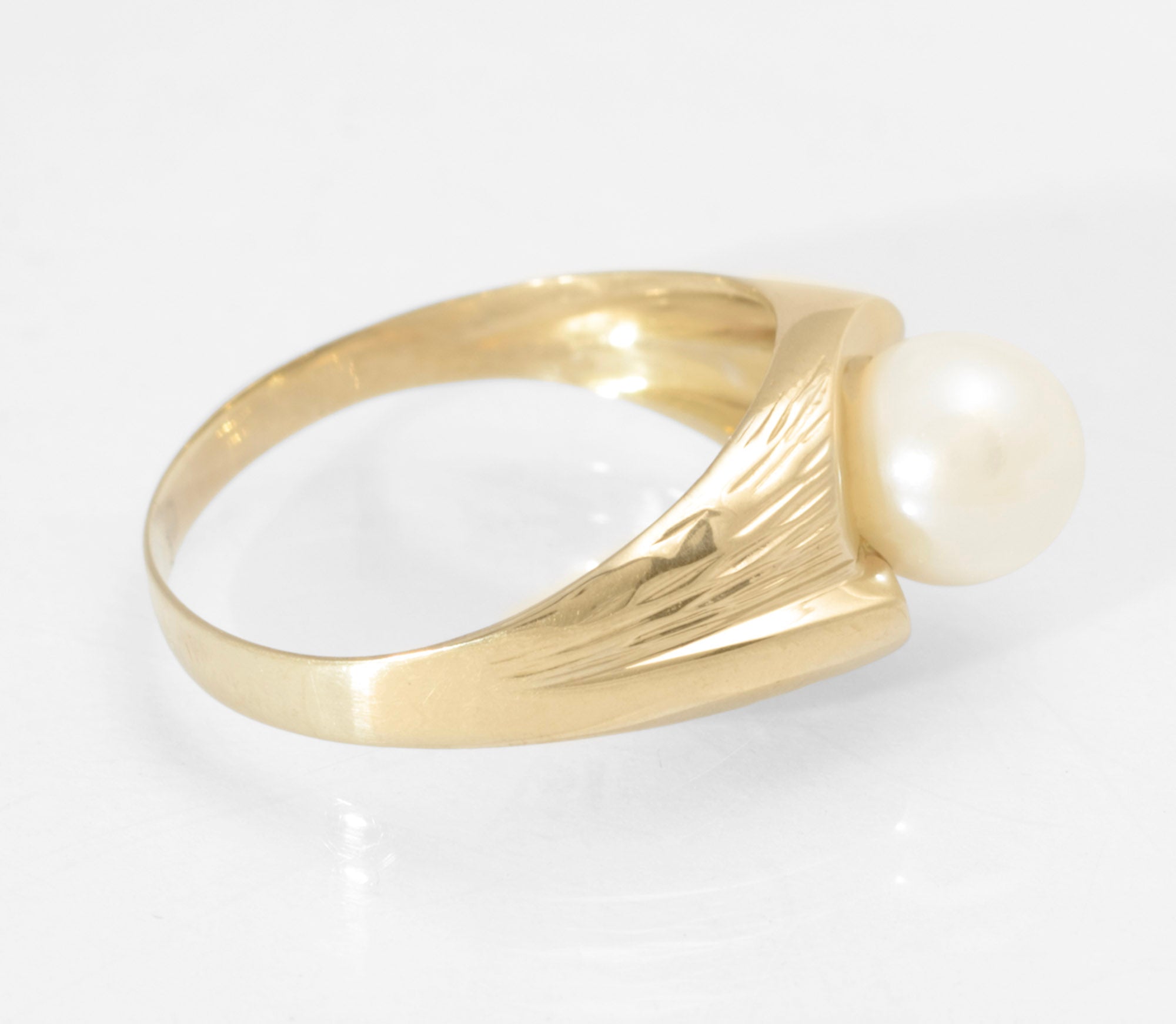 Vintage 9ct Yellow Gold & Cultured Pearl Ring Textured Band Ladies UK Size O  (Code A613)