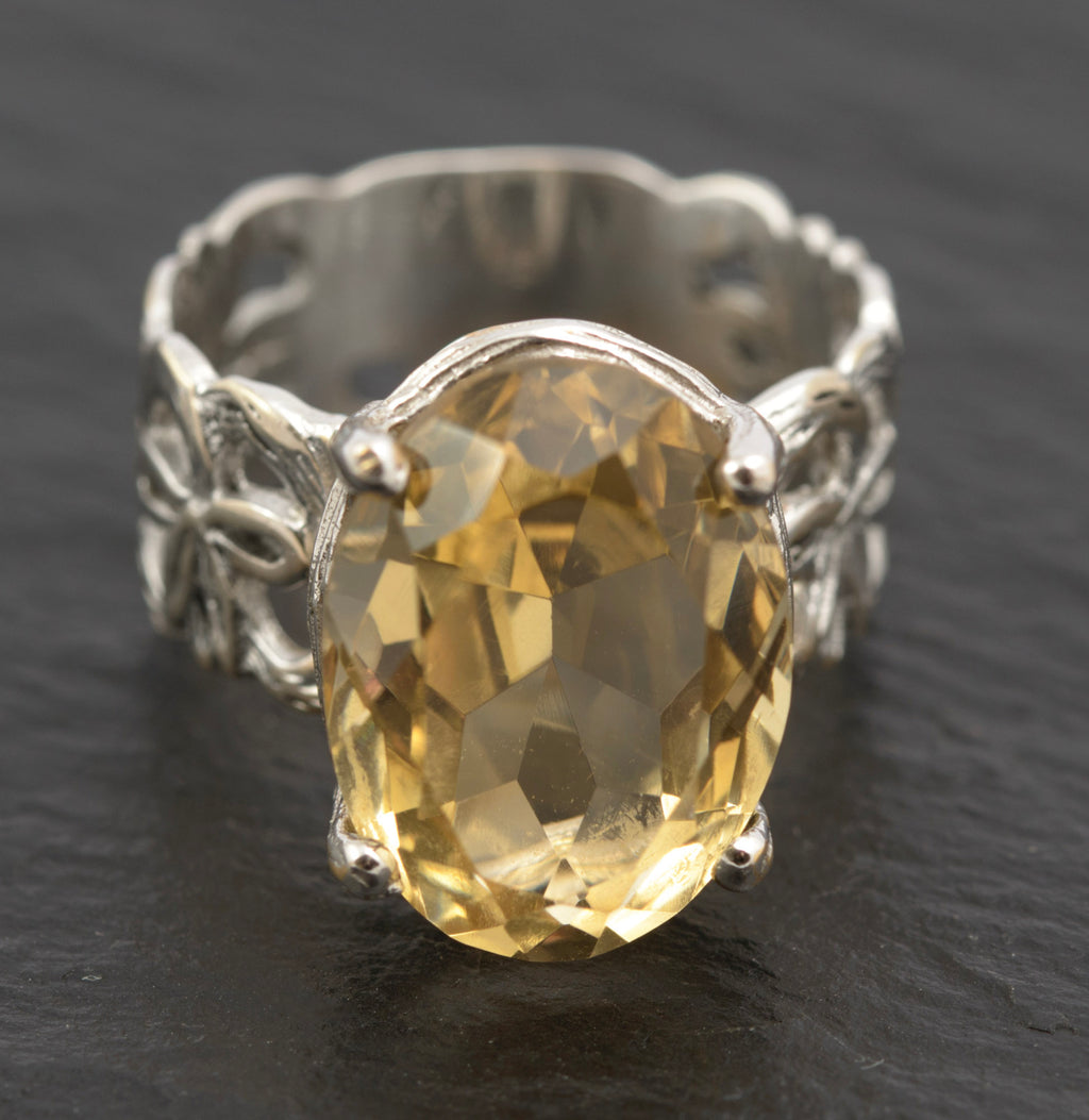 9ct White Gold & Lemon Citrine Ring - 8.5ct Oval Cut - Birmingham 1997 