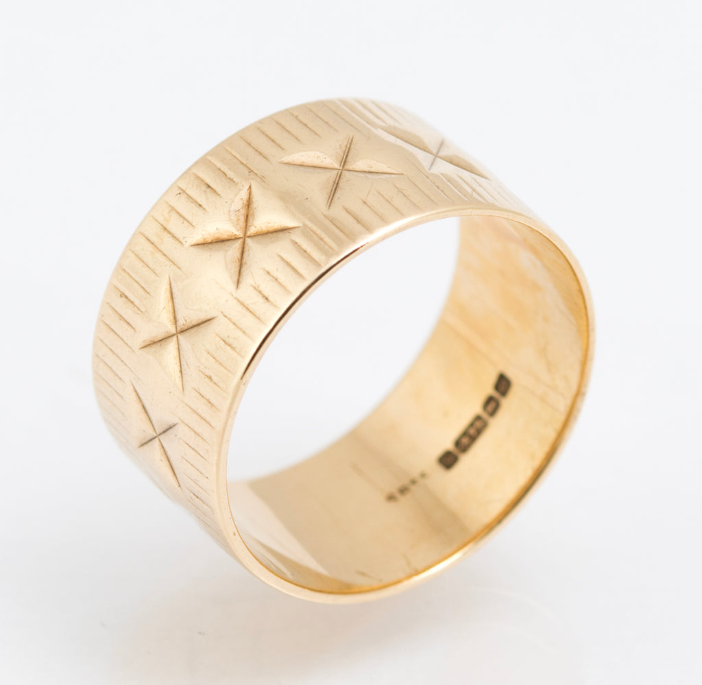 9ct Solid Yellow Gold Ring Wide Wedding Band Cross Cut Vintage 1963 (B2211)