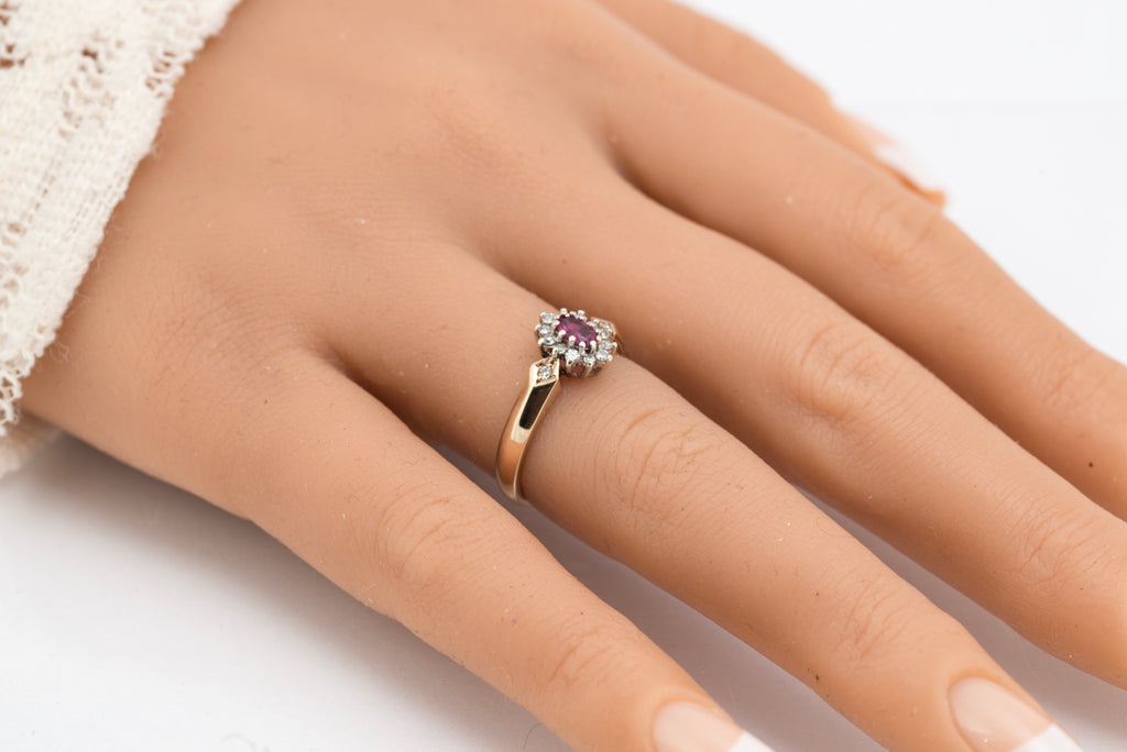 Vintage 9ct Yellow Gold Natural Ruby & Diamond Elegant Ladies Ring UK Size N (B2215)