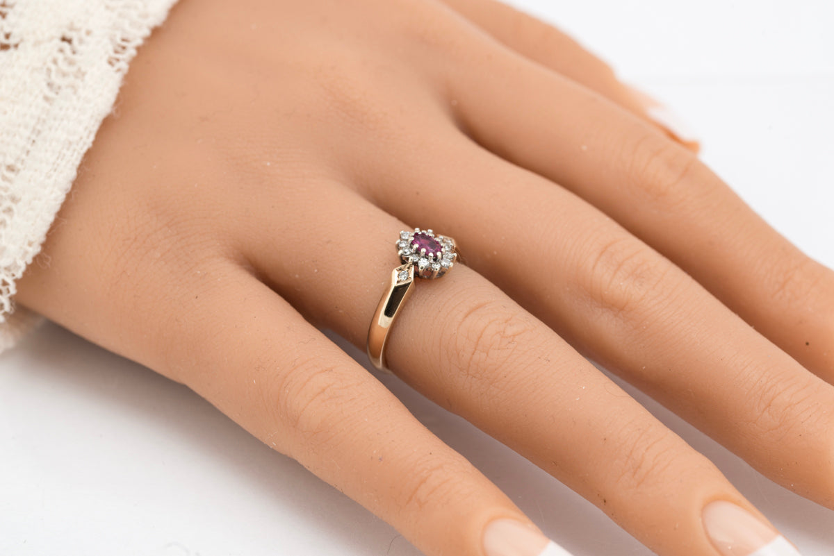 Vintage 9ct Yellow Gold Natural Ruby & Diamond Elegant Ladies Ring UK Size N (B2215)