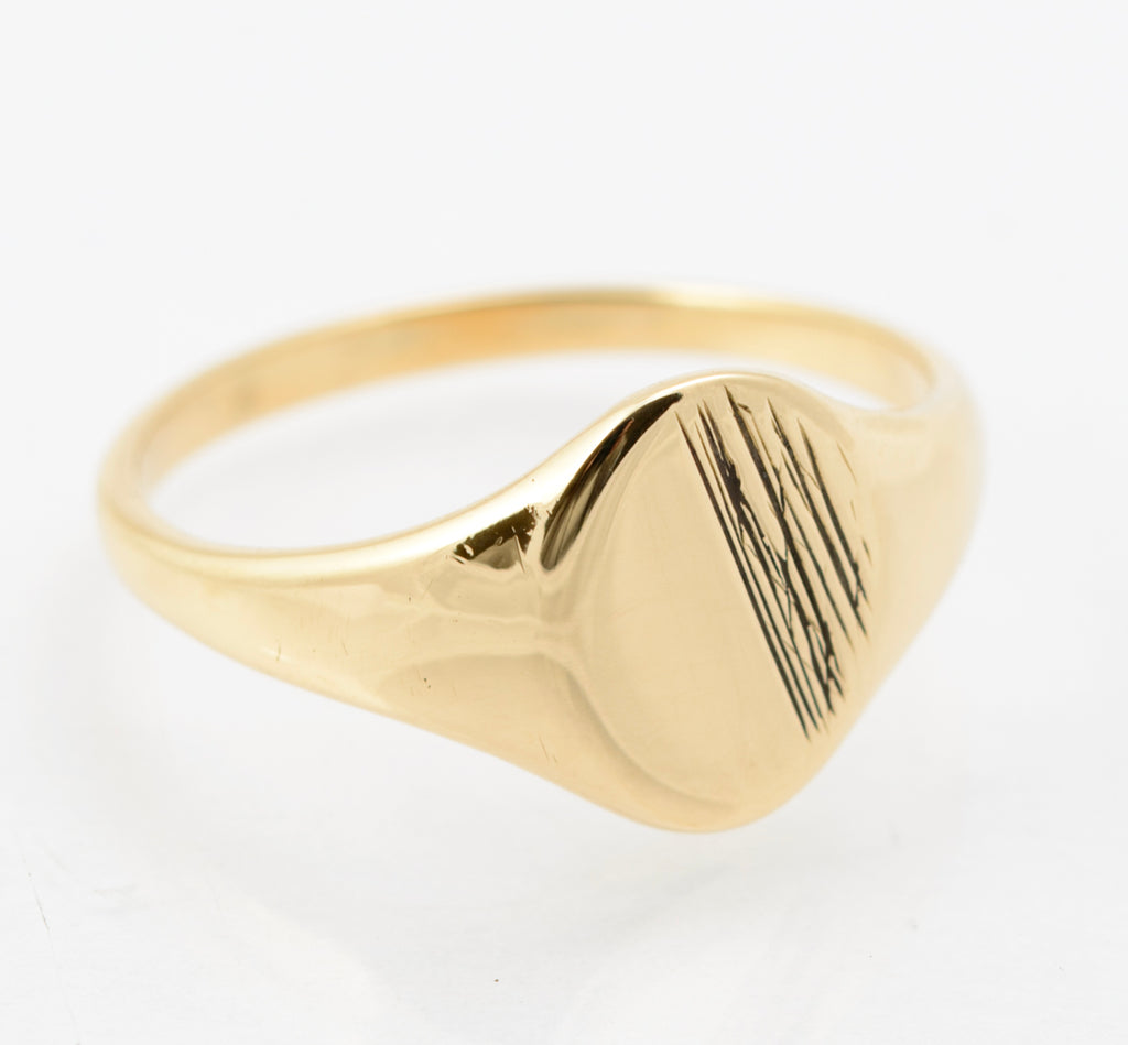 9ct Gold Signet Ring | Oval Textured Head | London Hallmark, Vintage 1976 (B2258)