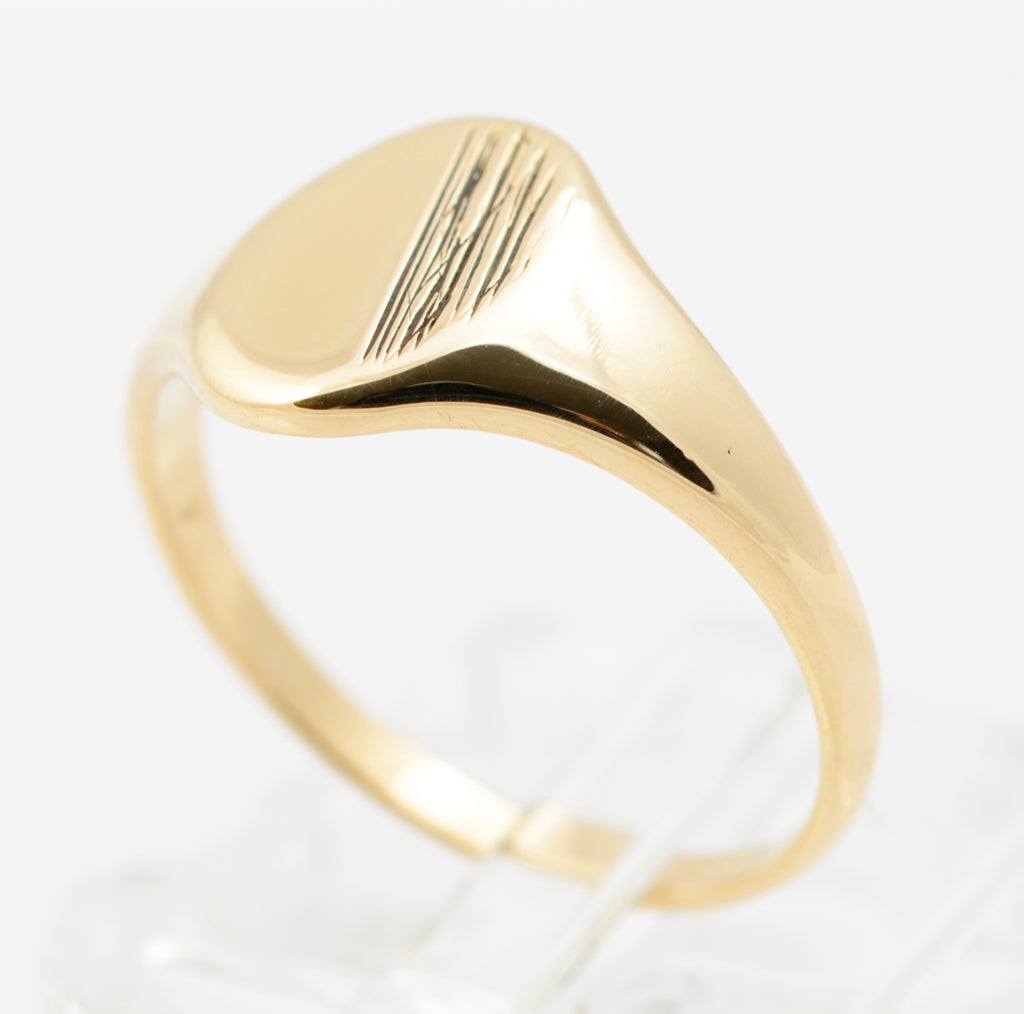 9ct Gold Signet Ring | Oval Textured Head | London Hallmark, Vintage 1976 (B2258)