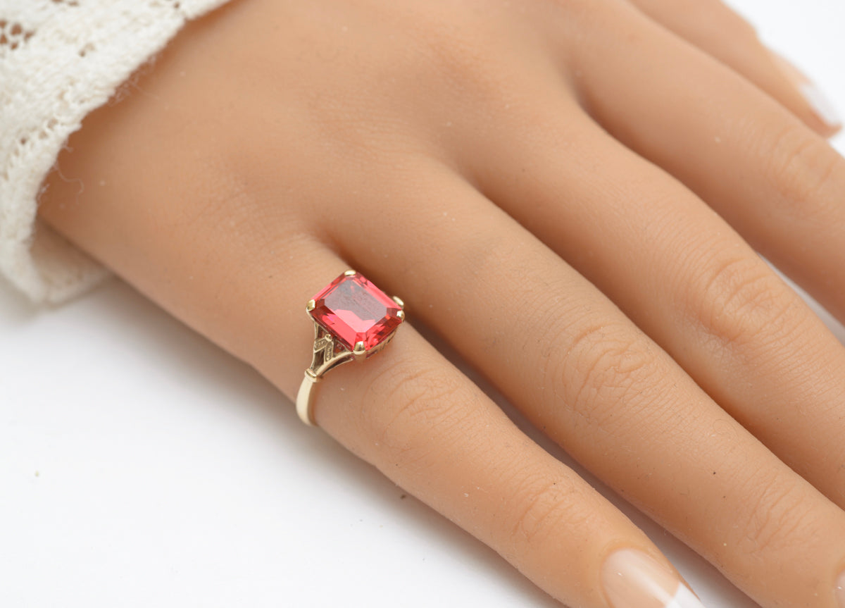 Vintage Mid Century 9ct Yellow Gold & Ruby Ring Hallmarked 1961 UK Size L1/2 (B2272)