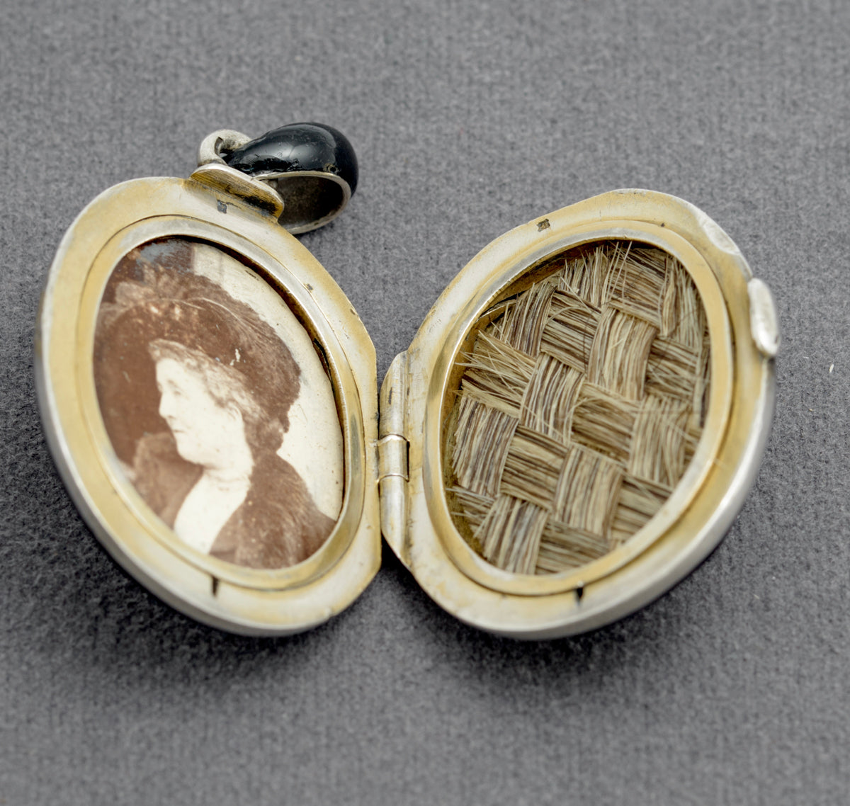 Antique Victorian Amity Eternity Infinity AEI Mourning Locket Black Enamel (B2289)