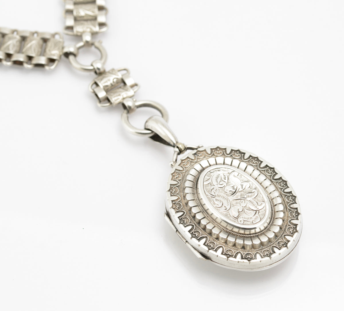 Antique Victorian Sterling Silver Locket & Aesthetic Period Book Chain Necklace (B2317)