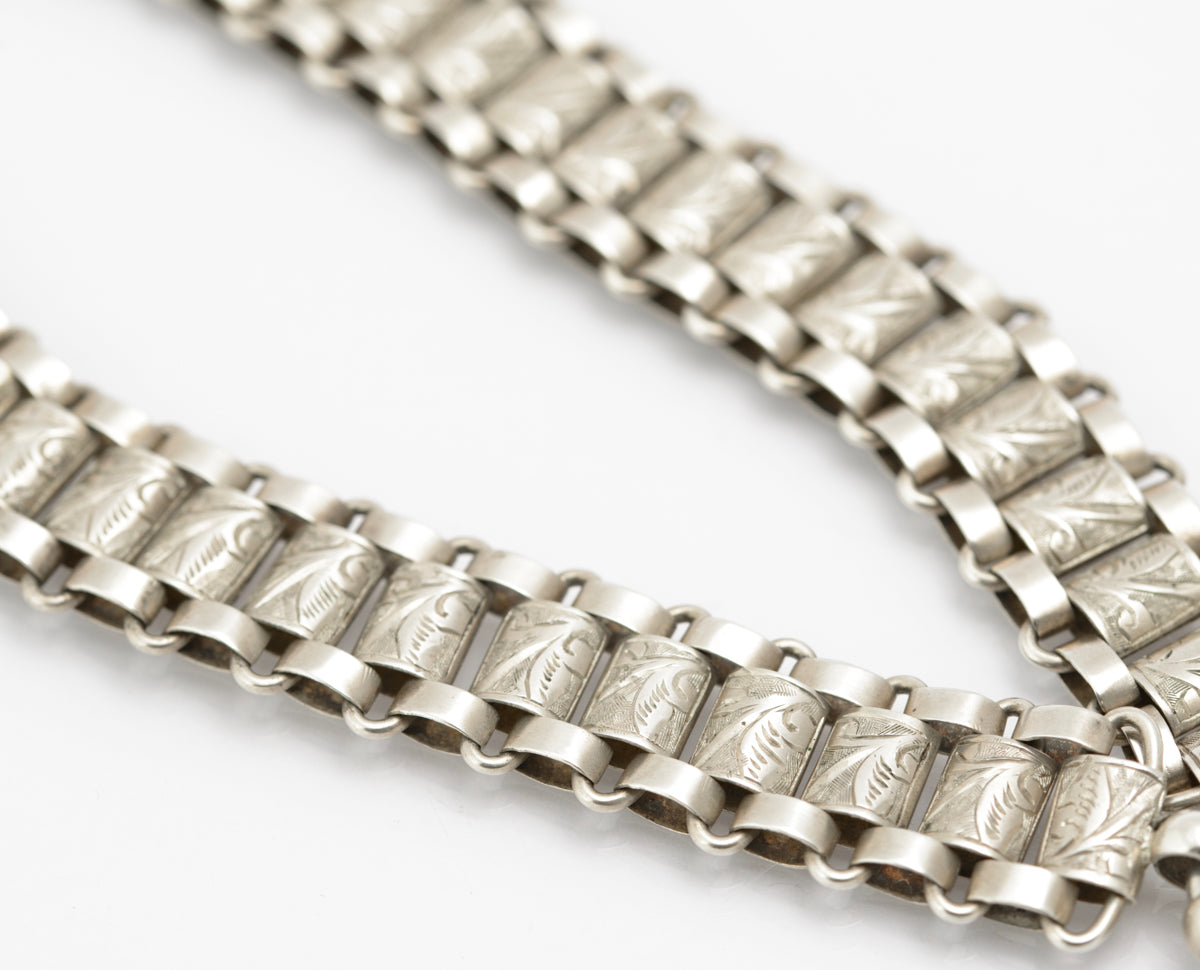 Antique Victorian Sterling Silver Locket & Aesthetic Period Book Chain Necklace (B2317)