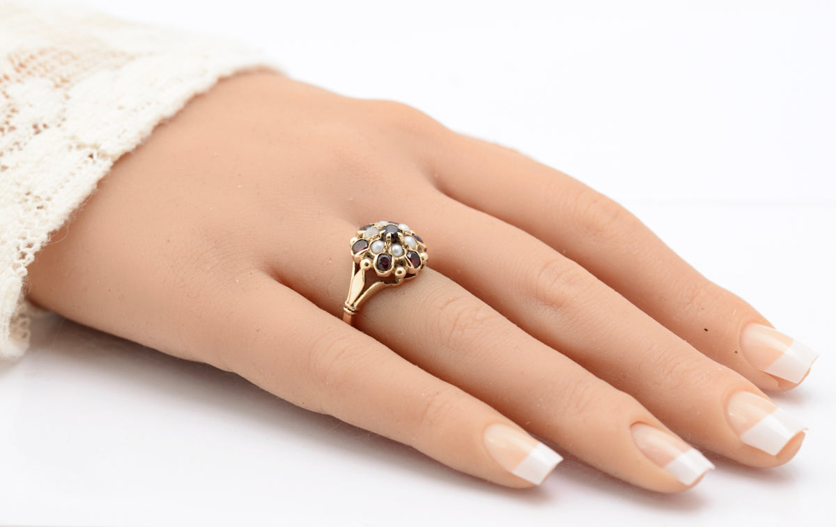 Vintage Ladies 9ct Yellow Gold Garnet & Pearl Princess Cluster Ring Hallmarked London 1966 UK Size N (B2325)