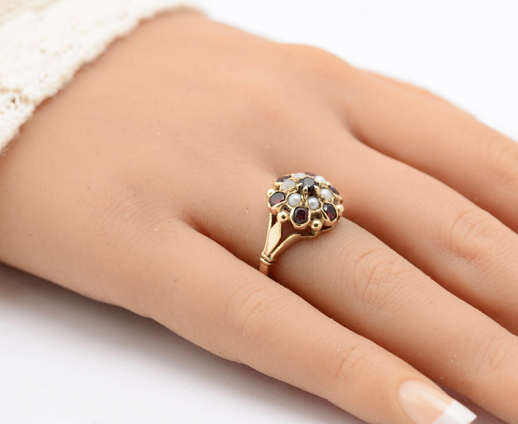 Vintage Ladies 9ct Yellow Gold Garnet & Pearl Princess Cluster Ring Hallmarked London 1966 UK Size N (B2325)