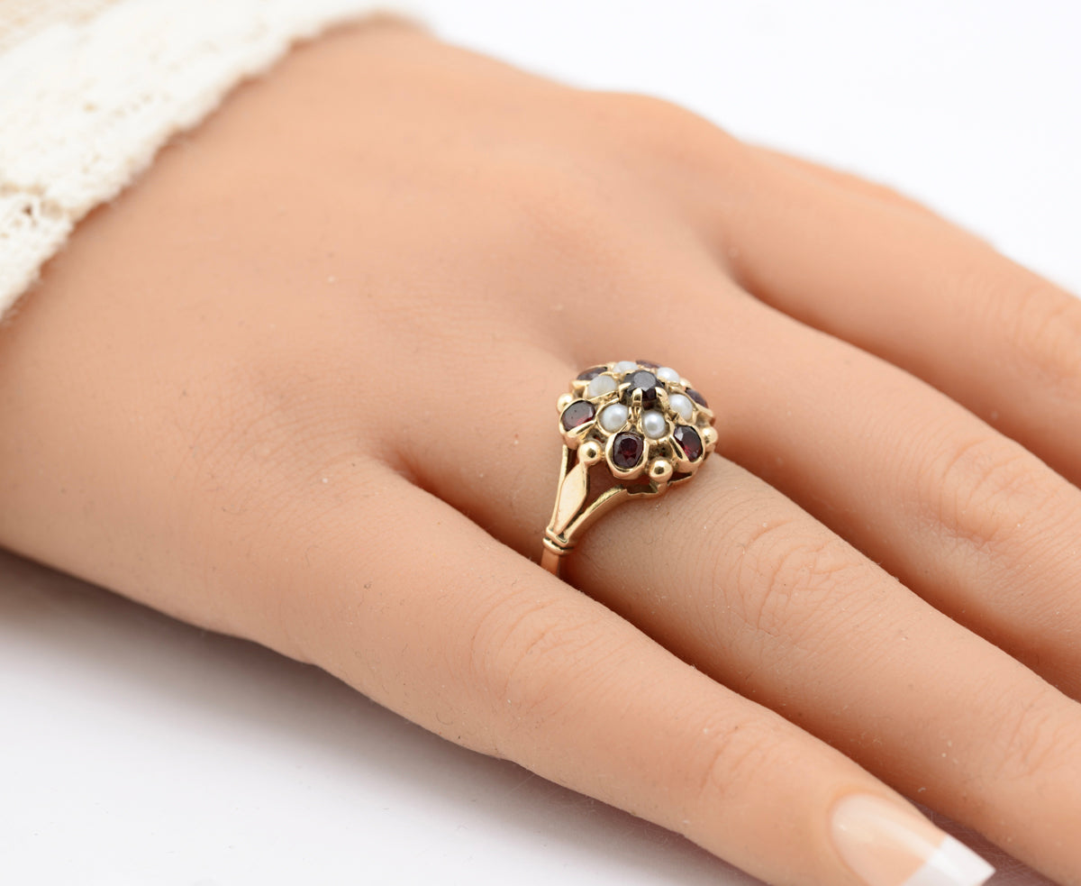 Vintage Ladies 9ct Yellow Gold Garnet & Pearl Princess Cluster Ring Hallmarked London 1966 UK Size N (B2325)