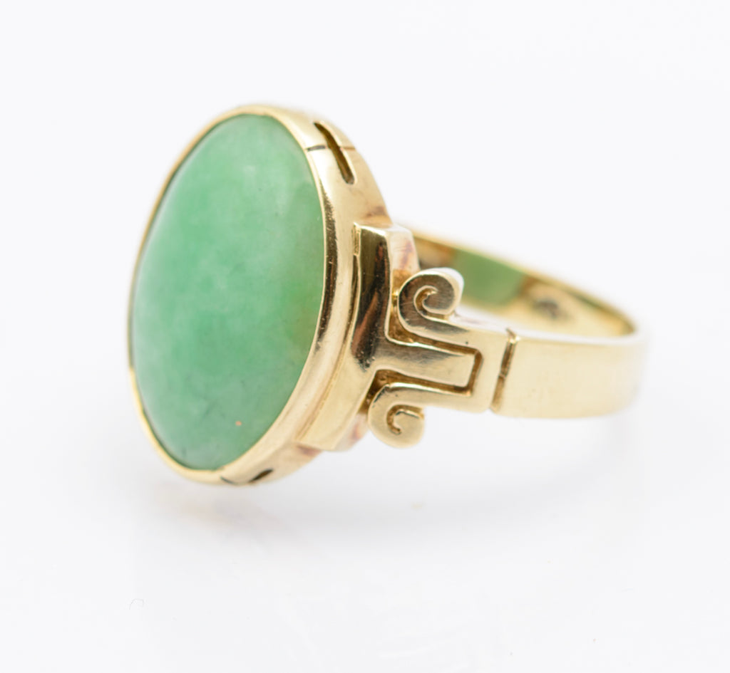 9ct Yellow Gold Ring With Large Green Jade Oval Cabochon Hallmarked 2001 (B2327)