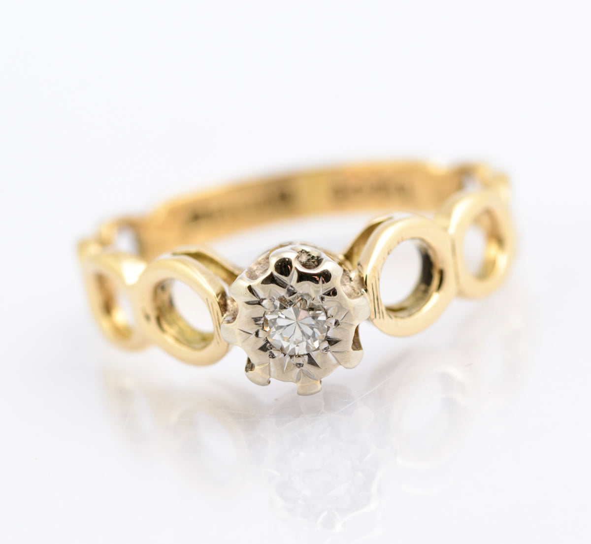 Vintage 18ct Gold & Diamond Solitaire Ring With Open Work Band Hallmarked 1972 (B2335)