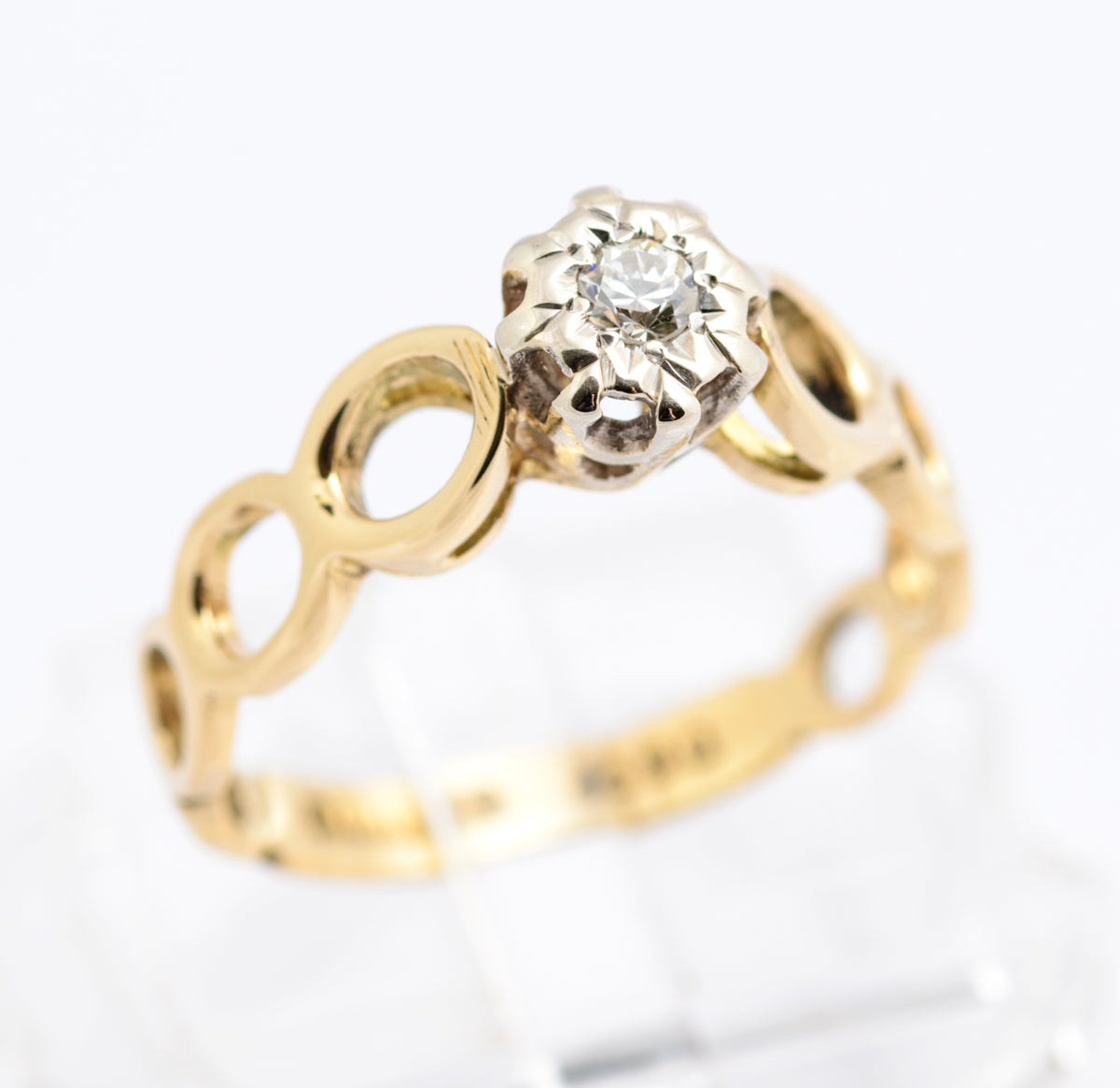 Vintage 18ct Gold & Diamond Solitaire Ring With Open Work Band Hallmarked 1972 (B2335)