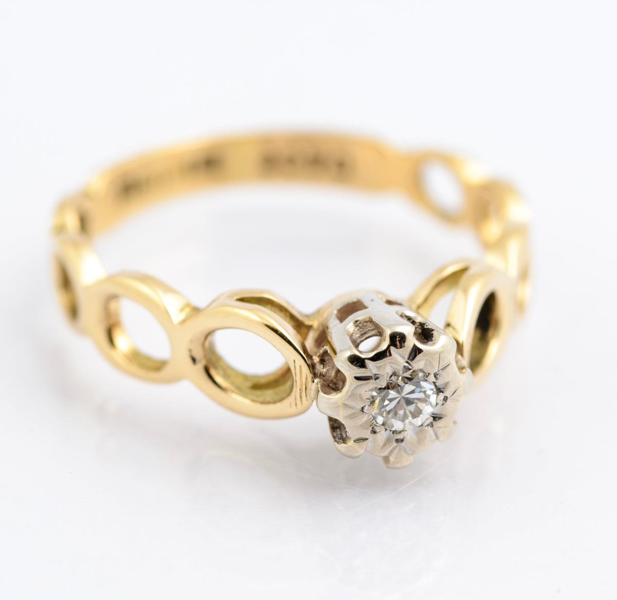 Vintage 18ct Gold & Diamond Solitaire Ring With Open Work Band Hallmarked 1972 (B2335)