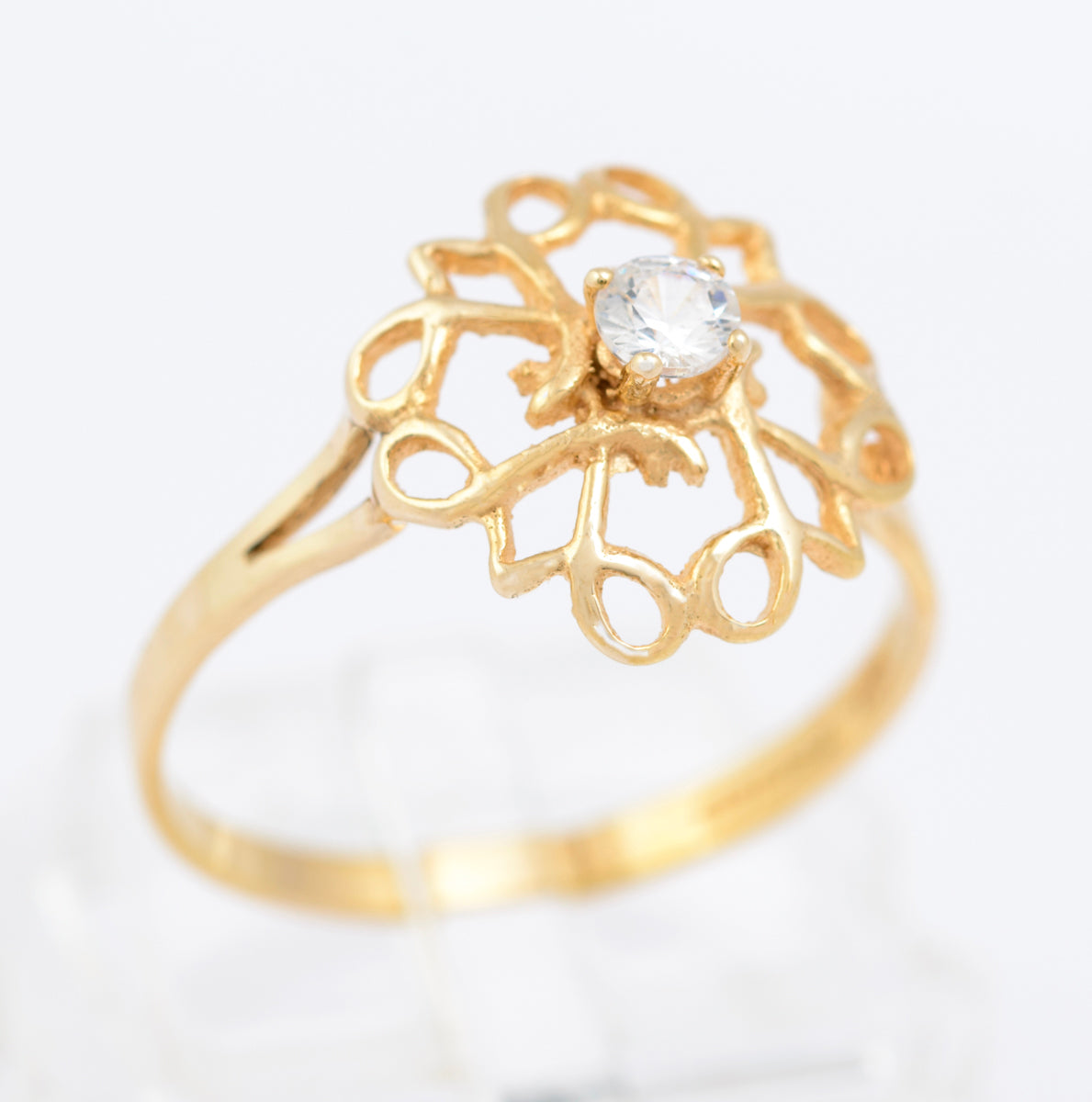 Vintage 9ct Gold Ladies Open Work Ring With CZ Solitaire Gem Hallmarked 1986 (B2339)