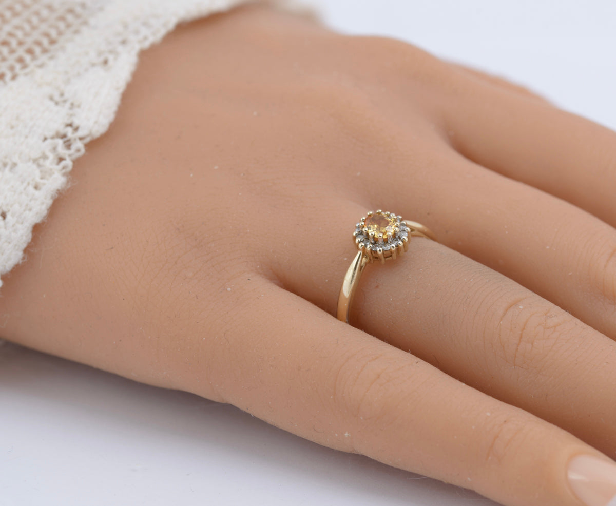 Vintage 9ct Gold Ring With Yellow Topaz Gemstone & Natural Diamond Halo Size P (B2344)
