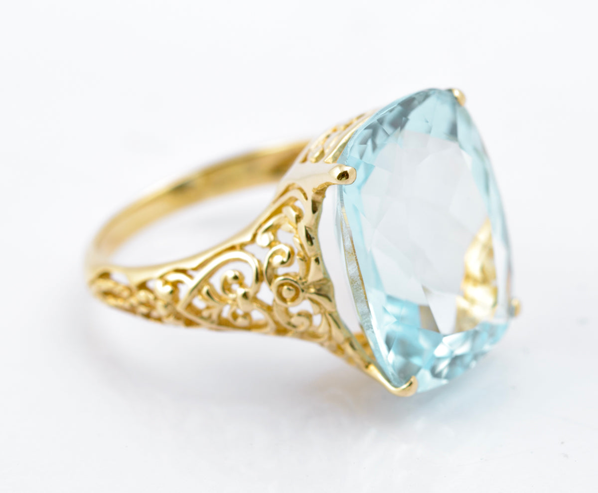 Vintage 9ct Gold Dress Ring - Fine 11 Carat Natural Sky Blue Topaz Cushion Cut  (B2390)