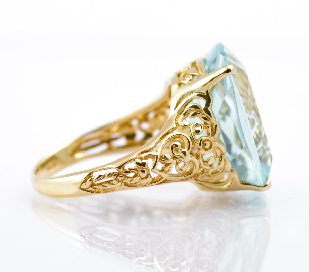Vintage 9ct Gold Dress Ring - Fine 11 Carat Natural Sky Blue Topaz Cushion Cut  (B2390)