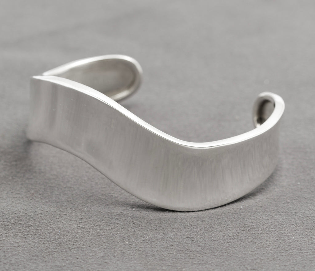 Stylish Vintage Mexican Wave Bangle Bracelet In Sterling Silver Hallmarked 1996 (B2414)